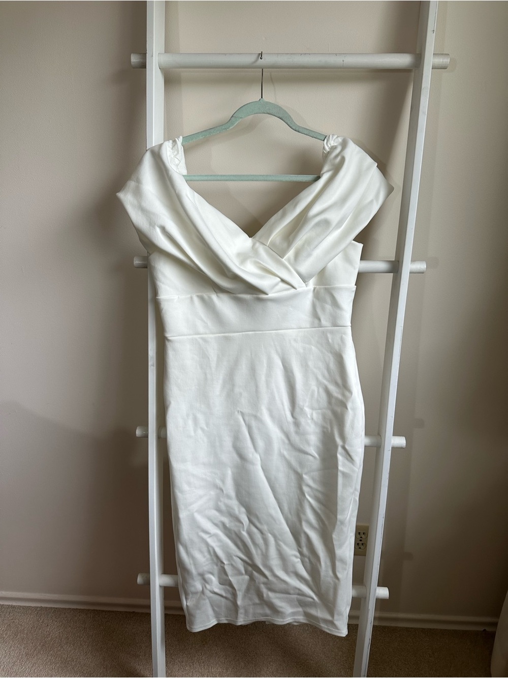 Elegant White Off-Shoulder Sheath Dress